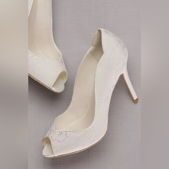 David’s Bridal Layla Lace Scallop Edged Pumps - Picture 1 of 13